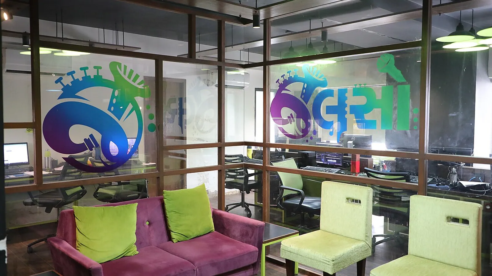 免费的Ahrefs外链导出工具（外链 · 办公空间场景）